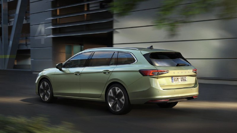Skoda Superb Combi 2024 3