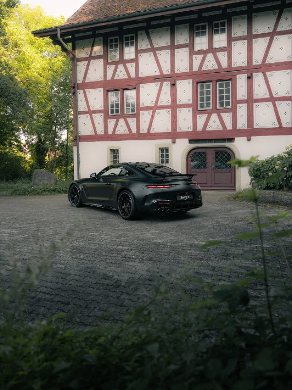 Mercedes-AMG GT 63 Coupé 6