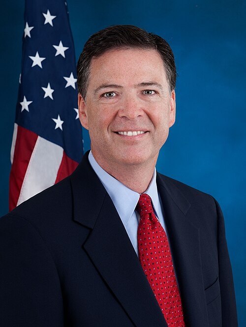 ראש ה-FBI לשעבר, ג'יימס קומי, הואשם בהדלפת מידע על ההגנה הלאומית לכתב ב-2016.