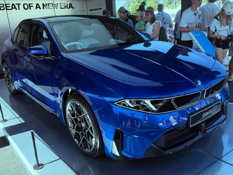 🚗✨ Вчера в Goodwood Festival of Speed 🚀 была представлена первая «Edition» BMW