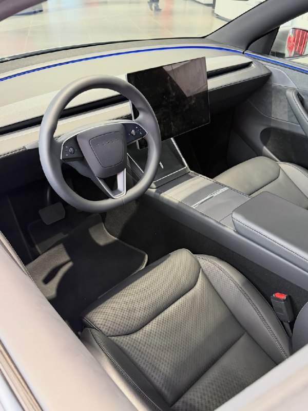 Tesla Model YL — полноразмерный 6-местный электромобиль-внедорожник. 2
