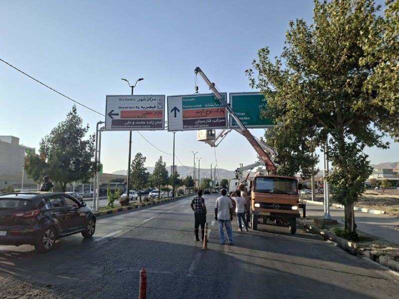پایگاه خبری صدای نهاوند: 💠گامی مؤثر در ساماندهی ترافیک شهری؛ نصب دو تابلوی دروازهای راهنمای مسیر در نهاوند✅به گزارش صدای نهاوند، در راستای سامان