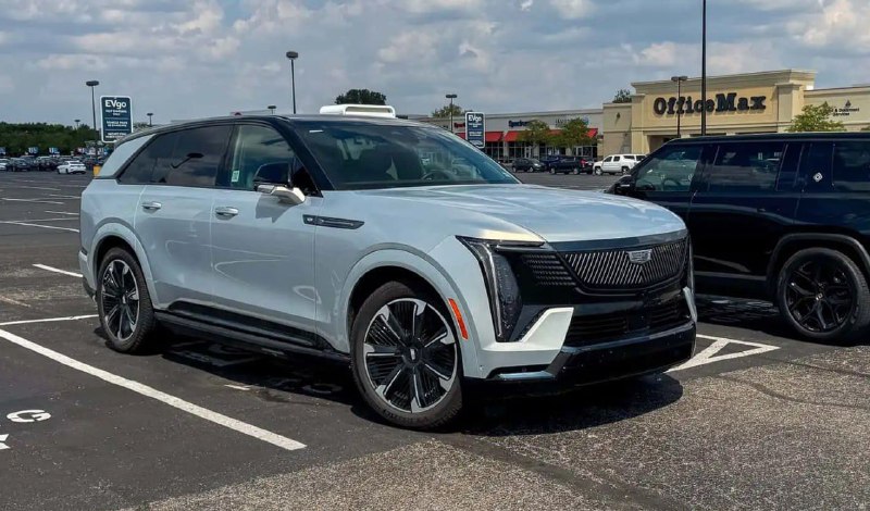 Cadillac назвал стоимость электрического Escalade IQ