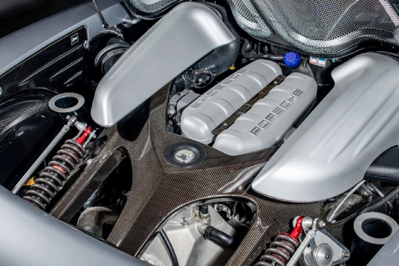 Редчайший 20-летний Porsche Carrera GT с пробегом меньше 1000 км пустят с молотка — за суперкар хотя 4