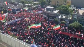 🎦 רחוב אימאם רזה, אפשר לראות את הקהל עד כמה שהעין יכולה לראות