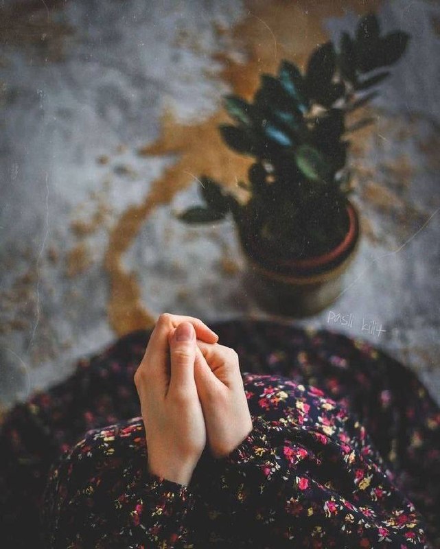 ❤️ڪافـه شـ؏ـر مجنـون❤️: خواب بر چشم و نفس بر دل محزون بار است از که دورم که به خود ساختنم دشوار است #بیدل_دهلوی♥️☕️ @caafee