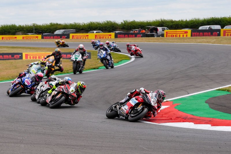 🚗💨 На Snetterton перегорели колёса!Скотт Реддинг, надёжный чемпион BSB, в