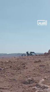 مستوطنون يوسّعون بؤرة استيطانية زراعية قرب الخان الأحمر