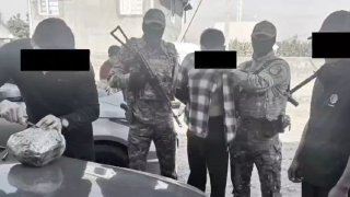 בבישקק עצרה המשטרה חשודים בהפצת סמים בשווי 46 מיליון סום 6.3 ק"ג של מפדרון וק"ג אחד של מפחמים נתפסו אצל גבר…