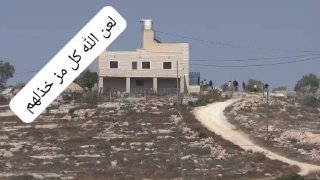 מתנחלים רוקדים מול בית משפחת "אלטובסי" לאחר שנעקרו והמתנחלים כבשו את המקום בעקבות מצור שנמשך יותר משבועיים…