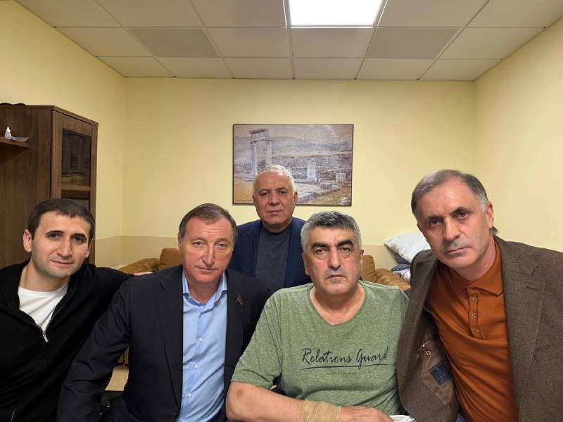 Сегодня в Москве вместе с коллегами навестили нашего дорогого земляка, Героя России — Эседуллу Абдулмуминовича Абачева. От всего депутатского корпуса Н фото