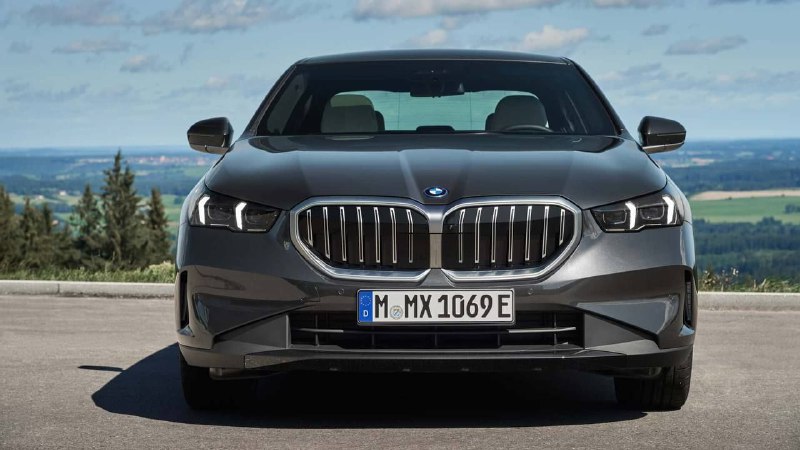 Новая BMW 5 серии получила две гибридные версии 530e и 550e xDrive 3