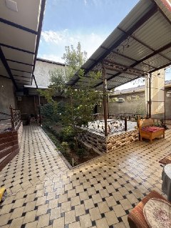 Hovli sotiladi judayam shinam va fayzli