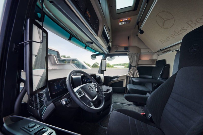 В Россию привезли новый Mercedes Actros L — вдвое дороже КамАЗа 3