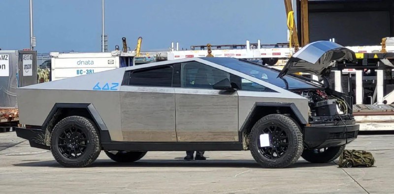 Один из первых пикапов Tesla Cybertruck продан за 400 тысяч долларов 1
