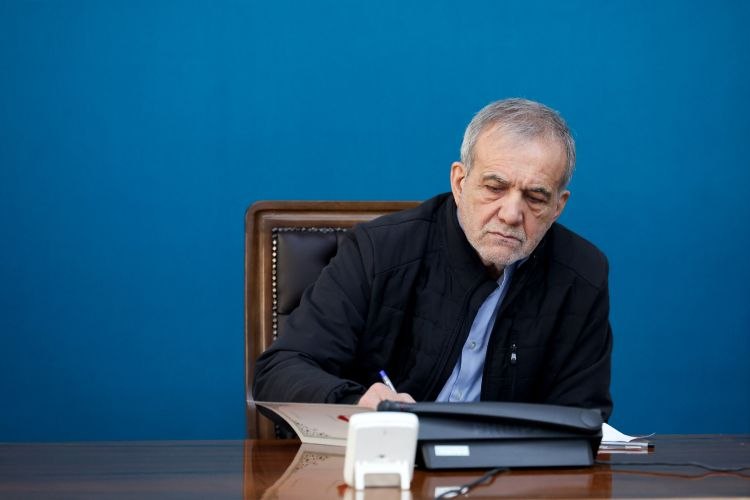 🇮🇷پایگاه اطلاع‌رسانی دولت ـ پاد: 🔺پیام تسلیت رئیس‌جمهور پزشکیان در پی وقوع زلزله شدید در شرق اندونزیمتن پیام رئیس‌جمهور پزشکیان به شرح زیر است:🔹بسم‌الله 