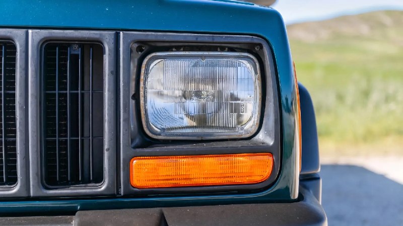 Помните тот Jeep Cherokee XJ, что выходил в 90-х и считался вечным? Так вот, зар