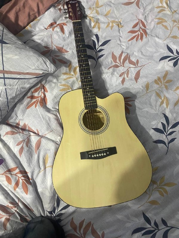 Продаю акустическую гитару (б/у)