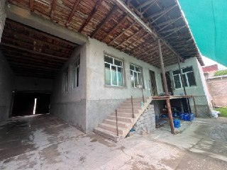 Тошкент туман Авлиё ота Шўро бозор яқинида 6 сотих ер хисобида