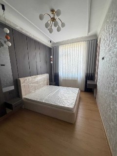 SERGELI MOSHINA BOZOR Ro'parasida 2 hona 60 m2 + 60 Balcon 72000 y.e