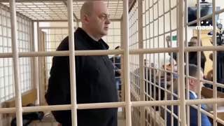 Экс-губернатор Курской области Алексей Смирнов в зале суда рассказал, почему брал взятки: Работа в экстренных условиях <…> Получил контузию на рабочем месте, появилась излишняя исполнительностьСудебное заседание по делу о коррупции прошло сегодня в К