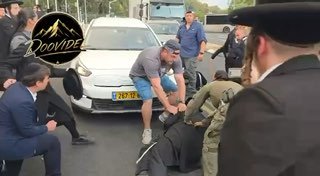 חסימה בהפתעה: חרדים מנסים לחסום את הכביש מול לשכת הגיוס תל השומר