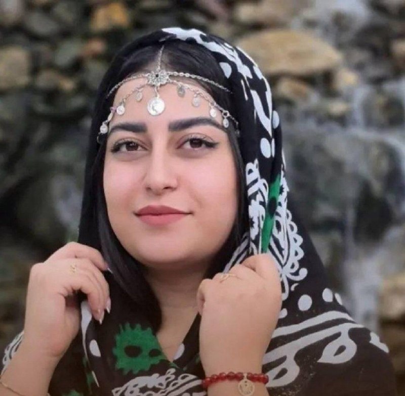 شورای بازنشستگان ایران: صبح روز یکشنبه یکم شهریور ۱۴۰۵، «آتوسا جعفری»، زن جوان اهل سنندج، توسط همسرش در مقابل درِ منزل خانوادگی خود و با ضربات چ