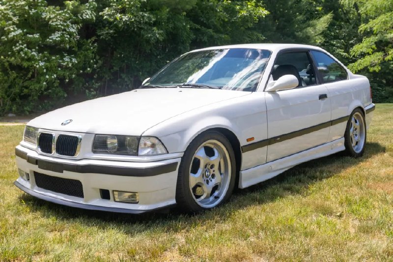 E36 M3 с ручкой — это не машина, это машина времени. И вот она снова на рынке.На