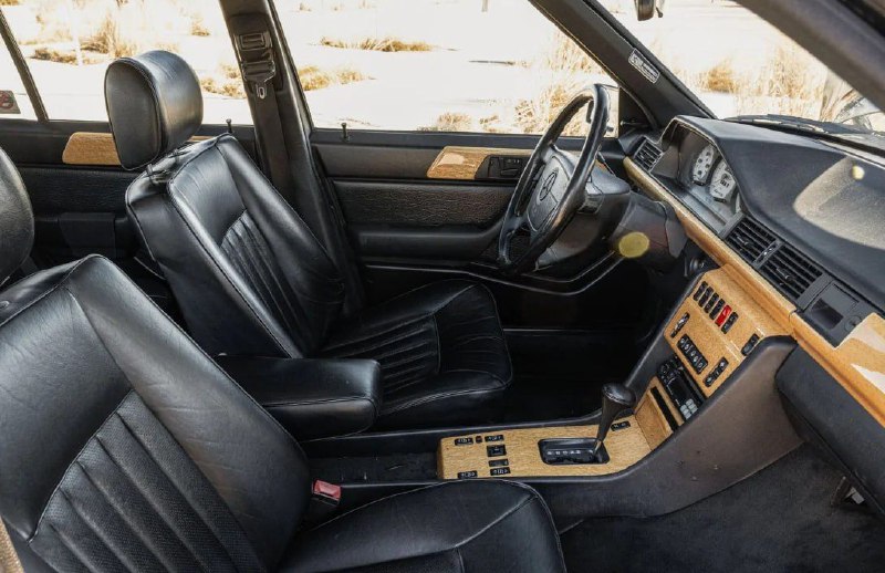 За Mercedes W124 1988 года хотят получить 400 000 долларов 3