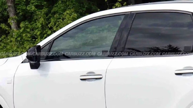 Lexus RX готовят к обновлению с новым салоном 3