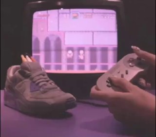 Мы засунули тебе SNES в Air Max'ы, чтобы ты мог играть в SNES, когда дойдёшь до телевизораДизайнер из Сингапура представил Nike Air SNES. Название не обманывает — это кроссовки, в которые встроили SNES. Если точнее, то Raspberry Pi с эмулятором, так как же