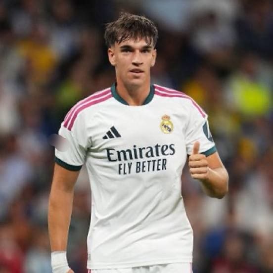 Real Madrid Phantoms: رئال‌مادرید با کارلوس اسپی برای اهداف زیر قرارداد بست :١. حضور در زمین در مواقعی که بازی به مشکل میخوره.٢. اعمال فشار بر