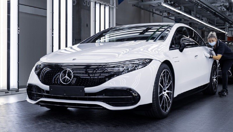 Mercedes-Benz прекращает продажи электрокаров EQE и EQS в США 2