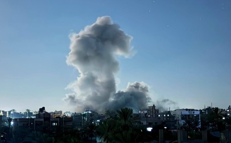 הרגע שבו פתח מטוס הכיבוש בפשיטה על סמוך לכיכר "אבו סמרה" בעיר דיר אל-בלח, במרכז רצועת עזה.