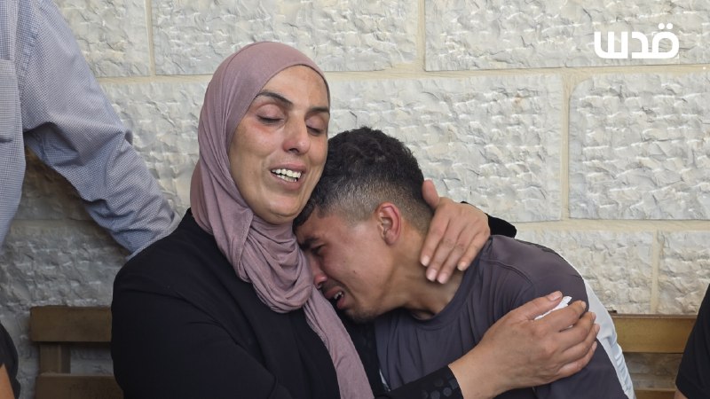 עצב ובכי לאחר שמשפחתו של ההרוג ג'אד ג'יהאד ג'דאללה (בן 15) קיבלה את בנם, שעוכב על ידי כוחות הכיבוש, ממחנה א…