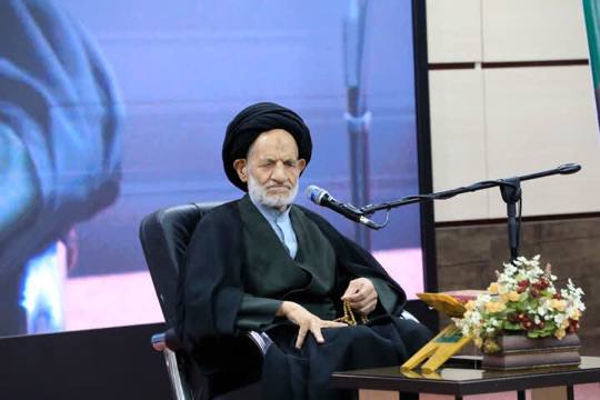 باشگاه خبرنگاران جوان خراسان جنوبی: نماینده ولی فقیه در خراسان جنوبی مطرح کرد:دشمن به دنبال تضعیف هویت دینی و ارزشهای انسانی استآیت الله عبادی گفت: دشمن ام