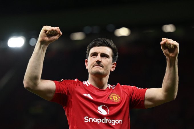 🚨 Manchester United Harry Maguire bilan yangi shartnoma bo‘yicha muzokaralar olib bormoqda —…