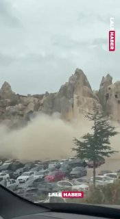 סלע התמוטט בקפדוקיה: שני אנשים מתו עוד נפצע, כך דיווח ערוץ הטלוויזיה TGRT Haber. התקרית אירעה בכניסה למוזיא…
