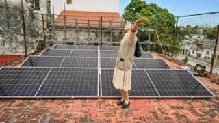 八仙过海 古巴人出奇招应对能源危机面对古巴能源危机急剧恶化的风险，哈瓦那居民正努力做好准备：一些人囤积木炭，而有能力的人则安装太阳能电池板。53岁的公务员尼乌尔比斯·拉莫特·罗伯特（Niurbis Lamothe Robert）告诉法新社，他刚刚买了一个木炭炉。他告诉记者，“每个人都知道即将发生什么。我们国家没有燃料；我们必须找到替代方案”。👉 继续浏览后续：https://rfi.my/CQo5.g