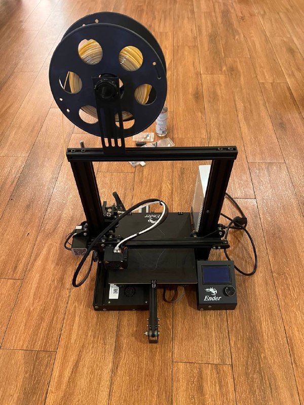Принтер 3D creality ender 3. Использовался мало (10-12 печатей) в комплекте филамент что на фото — фото 1