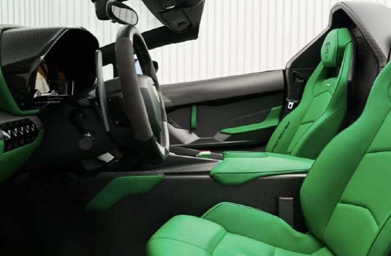 На Авито продают Lamborghini за 1 миллиард 10 миллионов рублей 6