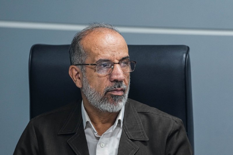 خبرگزاری خانه ملت: 📌 تصمیمگیریهای یکشبه درباره بنزین میتواند به بحران امنیتی تبدیل شودمیرمحمدی میبدی، نماینده مردم تفت و میبد، در نطق م