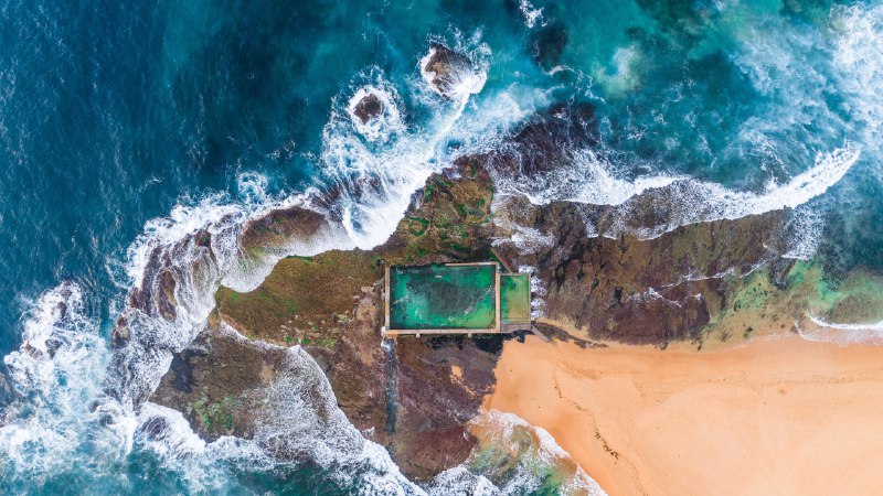 A shore thingMona Vale Rockpool, Sydney, Australia (© jamenpercy/Getty Images)