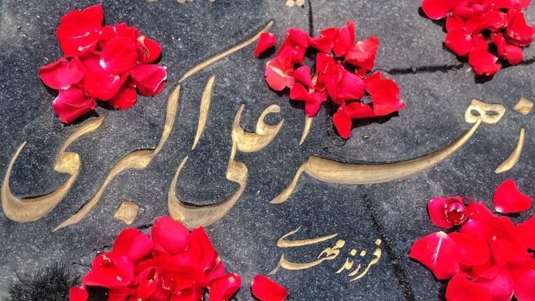 هشتگِرام: 📷 زهرا اکبری با اکانت بنجهون رو قدیمی های توییتر میشناسن.دختر پر شور و خوبی بود که موقع برگشت از زیارت کربلا، در اثر تصا