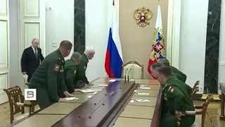 Владимир Путин объявил, что все службы тыла Минобороны РФ будут сосредоточены в одних руках, на эту должность назначили Валерия Солодчука.Он командовал 7-й гвардейской десантно-штурмовой (горной) дивизией ВДВ, 36-й общевойсковой армией, участвовал в наступ