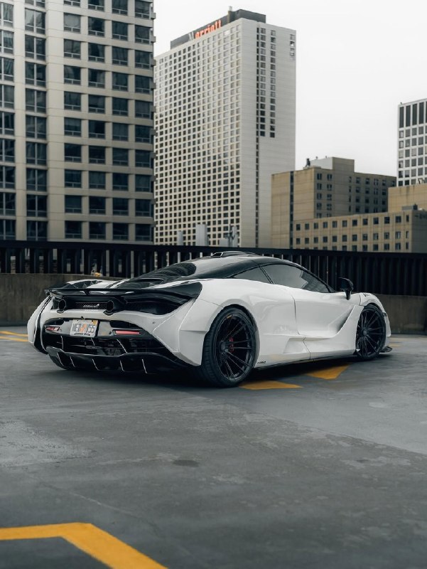 Один из 15 McLaren 720 N-Largo 5
