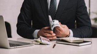 Российские власти захотели собрать с бизнеса 20% налог на сверхприбыль за 2025 годУказание Путина от 10 марта предписывает профильным ведомства проработать предложение по введению налога на сверхприбыль с компаний за 2025 год по ставке 20%, пишет «Интерфак