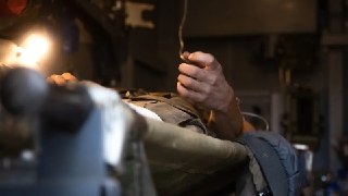 🕊 «Прекратить огонь, чтобы вывезти раненых с поля боя!»Обращение сооснователей, читателей и соучастников «Новой газеты», подписали больше 2500 человек в первые три часа.Обращение отправлено Нобелевским лауреатам.🟥 Из обращения:«Характер боевых действий на 