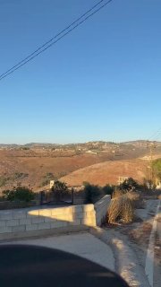 🚨טנק מרכבה ישראלי עובר לעיר החולה ובו זמנית יורה מספר פגזים לעבר האזור.
