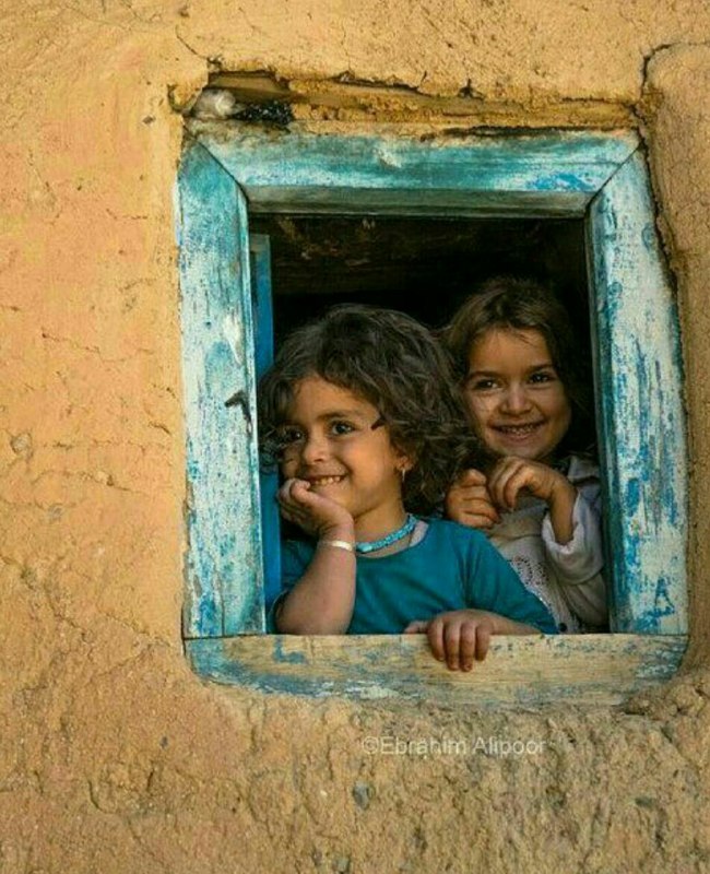 👪 " روانشناسی" همسرداری" 👪: كودك تكي كه بيشتر با بزرگسالان در تماس است معمولا كودك تنها و مضطربي است كه هر چقدر توجه بگيرد هنوز هم تشنه توجه است.كود